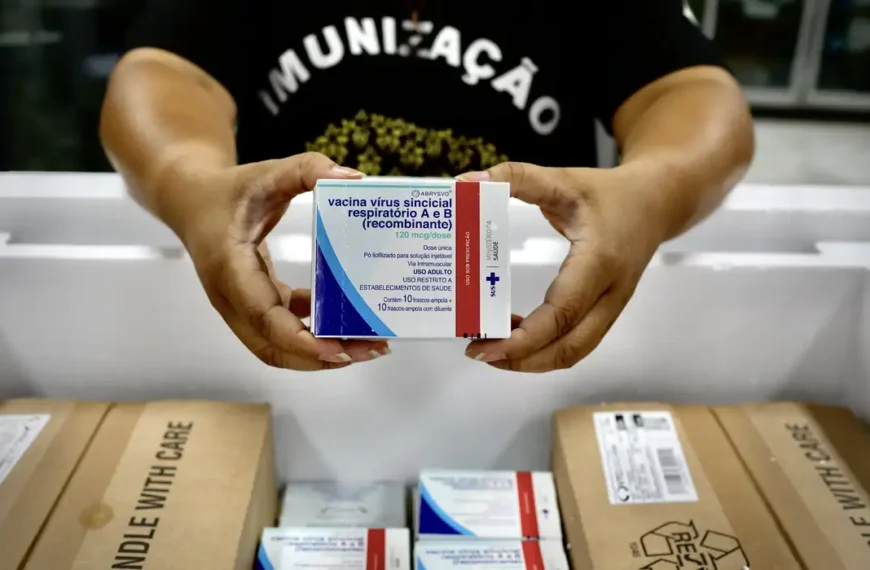 Governo começa a distribuir vacina contra vírus sincicial respiratório