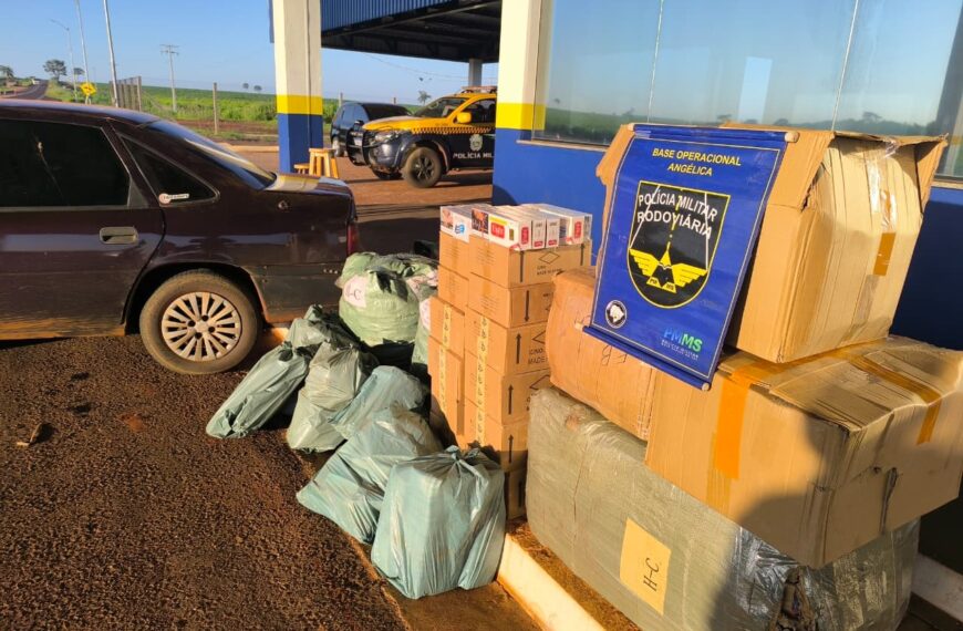 Carro é apreendido com perfumes, brinquedos e cigarros contrabandeados