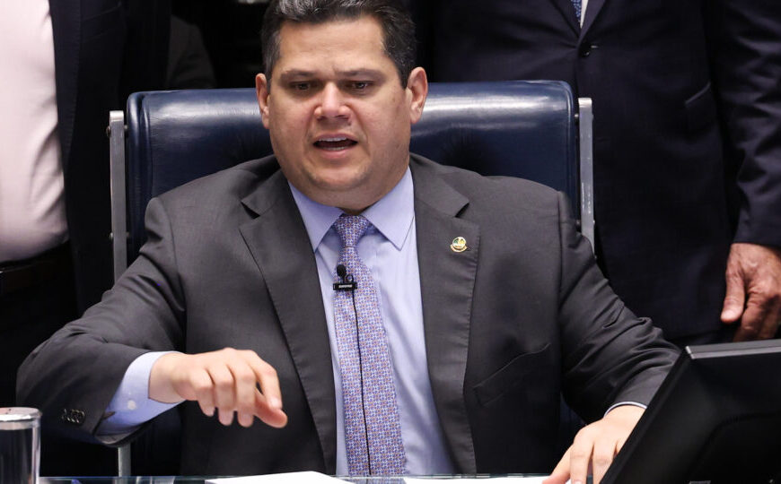 Canetadas de Gilmar e Moraes, veto a Messias e caso Master apontam crise permanente entre Poderes