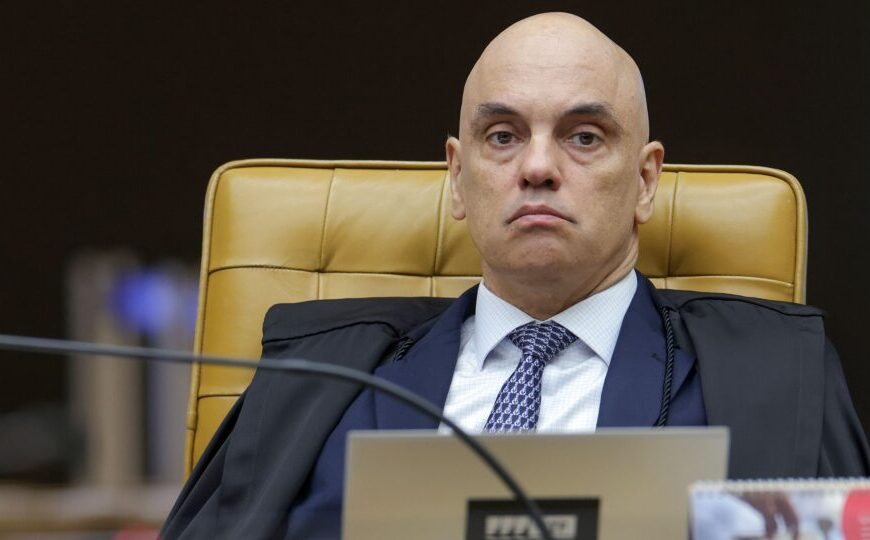 Moraes autoriza PF a interrogar Bolsonaro sobre material de cofres do Alvorada