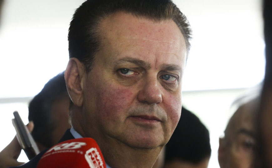 Kassab diz que Tarcísio erra ao não se distanciar de Bolsonaro e da direita: “pode perder”