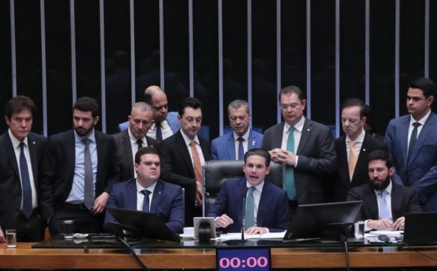 Câmara aprova PL da dosimetria, que reduz pena de Bolsonaro
