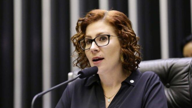 Carla Zambelli renuncia ao mandato de deputada federal