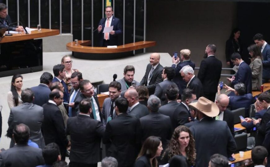 Como cada deputado votou na aprovação do PL da dosimetria