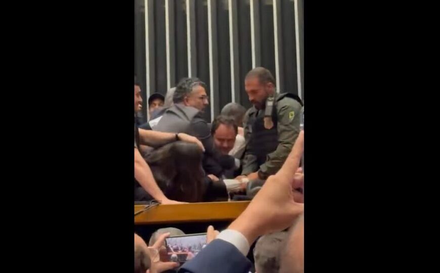 Esquerda compara retirada de Glauber e corte de sinal da TV à ditadura militar