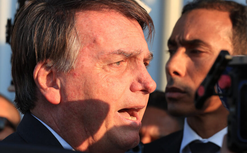 Bolsonaro terá que passar por nova cirurgia na segunda para conter crise intensa de soluços