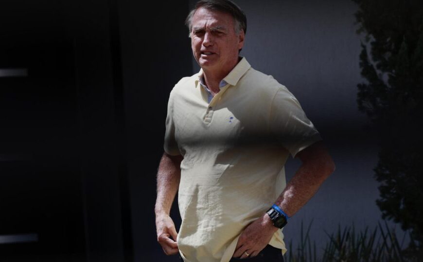 Médicos recomendam cirurgia em Bolsonaro após ultrassom detectar hérnias