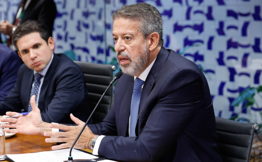 Lira critica “esculhambação” na Câmara e expõe desgaste com Motta após caso Glauber Braga