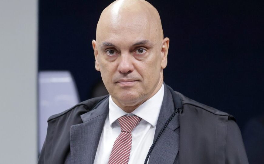 Moraes enfrenta Câmara e determina perda imediata do mandato de Carla Zambelli