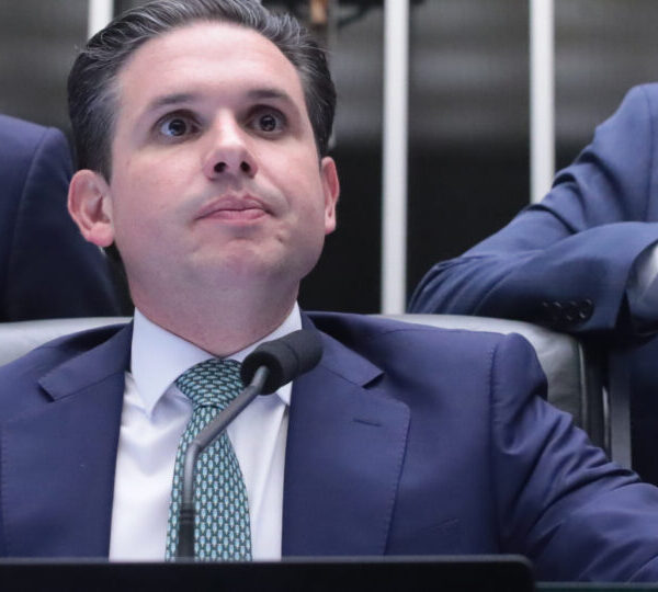 Motta reage à decisão de Dino contra ex-assessora…