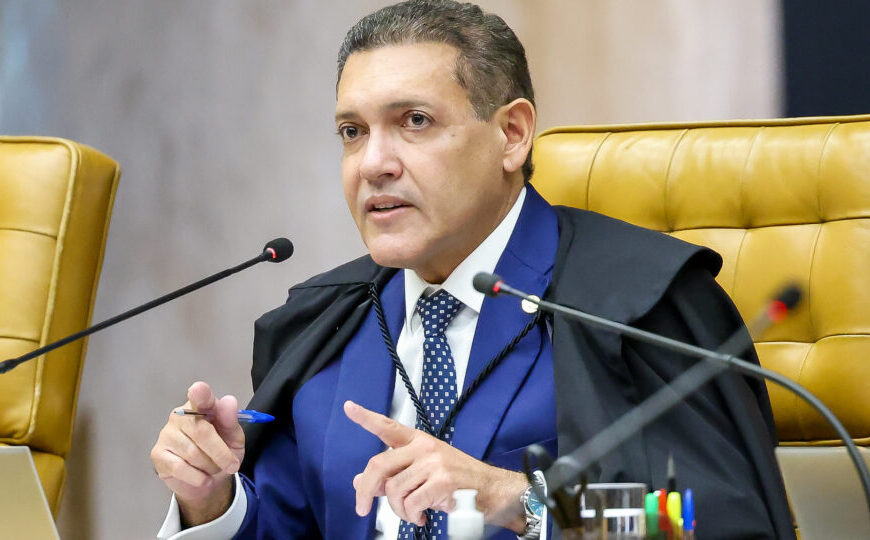 Política em foco: Congresso contra-ataca STF e planeja derrubar decisões monocráticas.