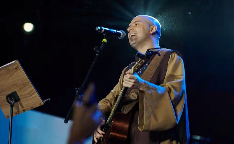 Show de Frei Gilson em Dourados reúne caravanas de vários estados e até do Paraguai