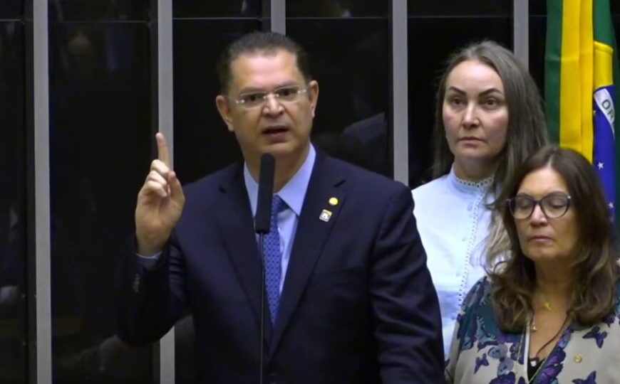 Decisão de Moraes cassar Carla Zambelli é “usurpação”, diz Sóstenes