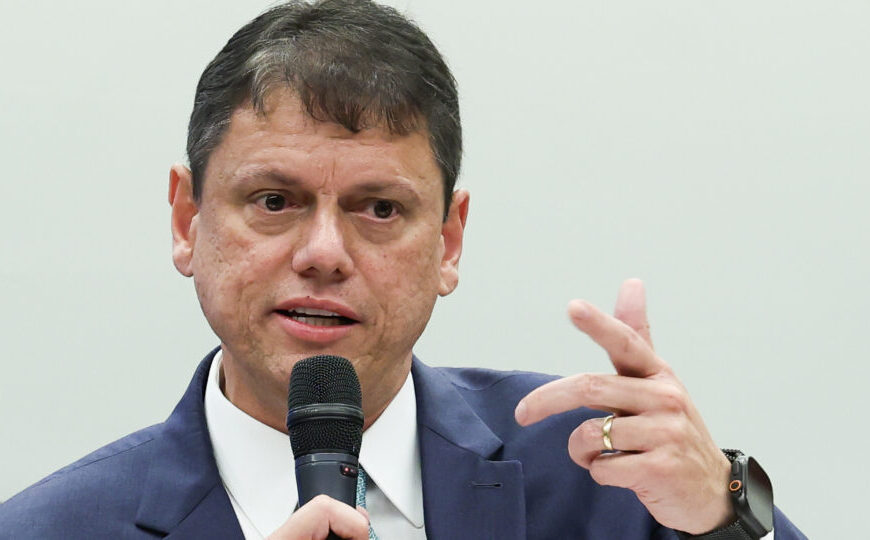 Eduardo elogia Tarcísio após visita a Bolsonaro na Papudinha: “laços fortalecidos”