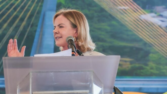 Gleisi chama Tarcísio de “cara de pau” por mencionar “crise moral” do governo Lula