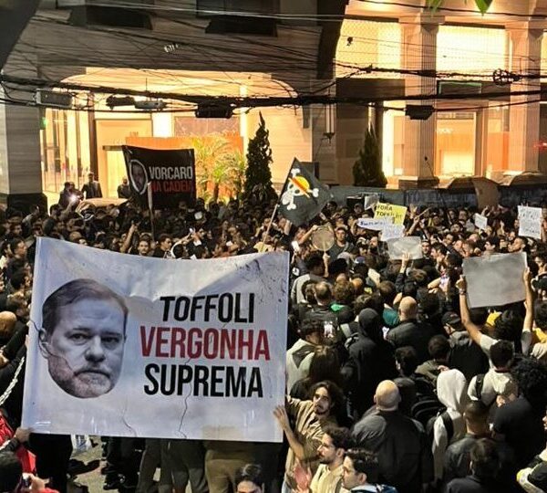 Manifestação diante do Master grita “Fora,Toffoli!” e pede&hellip;