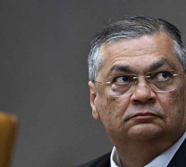 Dino vota contra execução de emendas parlamentares de&hellip;