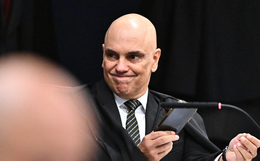 Moraes decide que Michelle e filhos de Bolsonaro têm direito à visitação permanente
