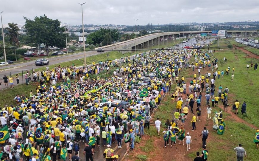 Último dia da Caminhada pela Liberdade reúne milhares de manifestantes em Brasília