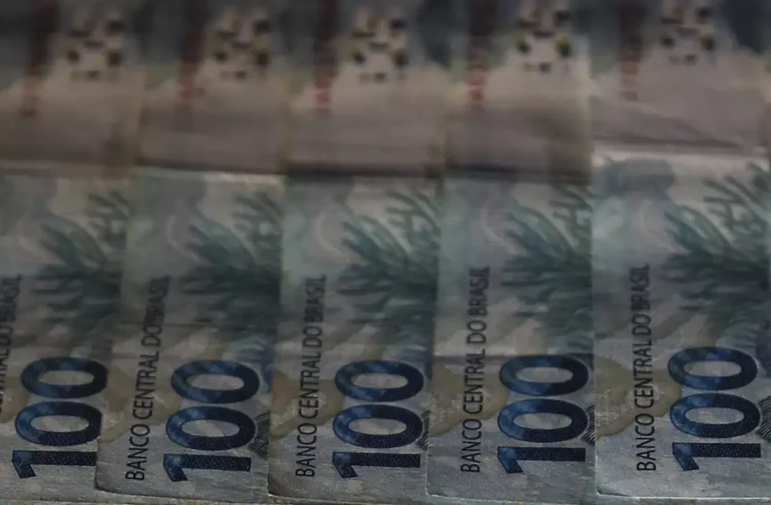 Arrecadação federal bate recorde de R$ 2,89 trilhões em 2025