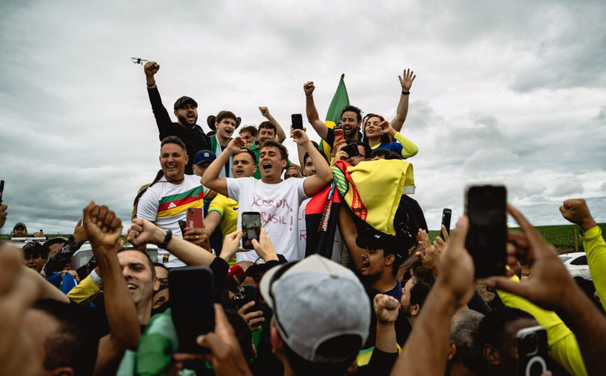 Quem é o influenciador esquerdista que aderiu à caminhada de Nikolas