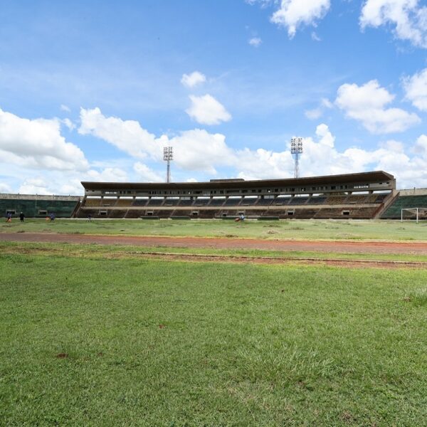 Gramado do Douradão é preparado para receber jogos&hellip;
