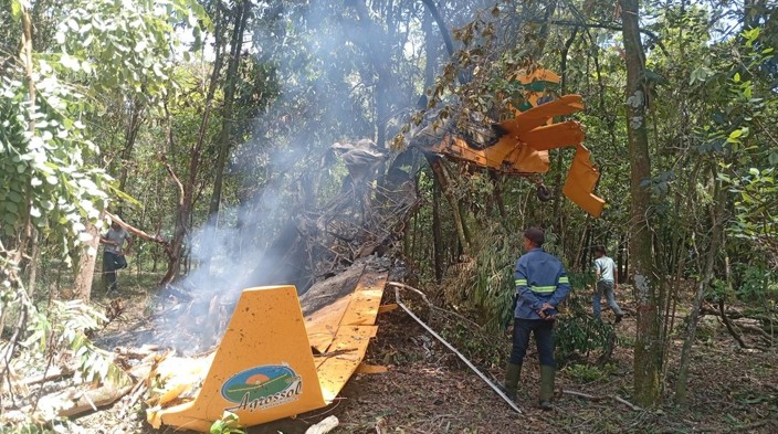 Avião cai e pega fogo no Estado de São Paulo