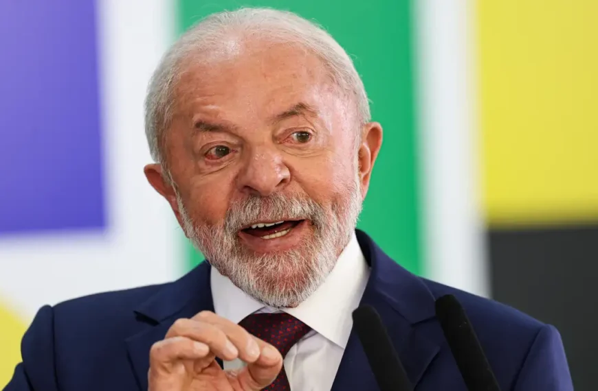 Lula anuncia isenção de visto a cidadãos chineses