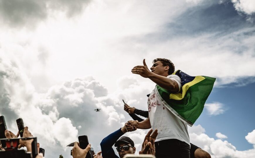 Nikolas passa a usar colete à prova de balas e fala em infiltração de petistas