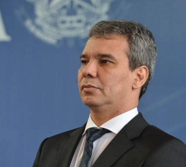 Lula escolhe advogado-geral da Petrobras como Ministro da&hellip;