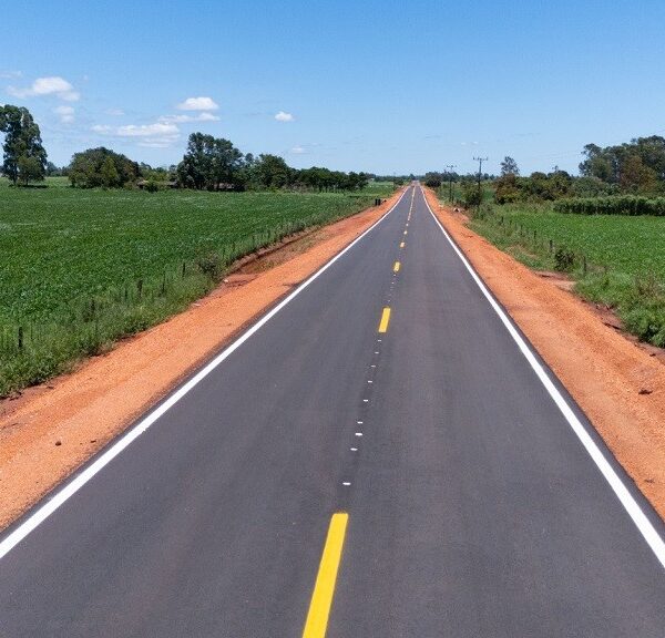Assentamento Dorcelina Folador recebe pavimentação asfáltica