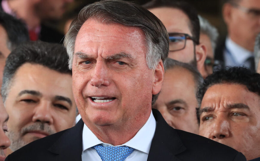 Defesa pede a Moraes uma Smart TV e assistência religiosa para Bolsonaro