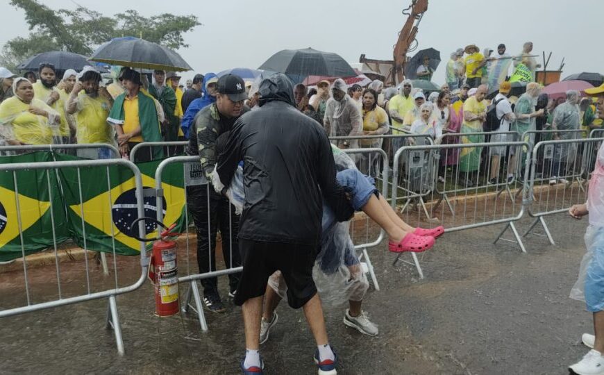 Esquerda comemora descarga elétrica em manifestantes da Caminhada pela Liberdade