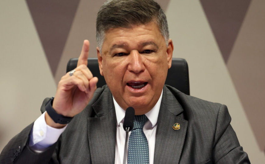 Presidente da CPMI do INSS pede audiência com Toffoli para ter acesso a dados de Vorcaro