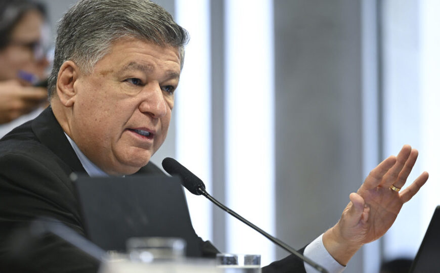 Presidente da CPMI do INSS faz apelo a Toffoli contra “blindagem” de Vorcaro