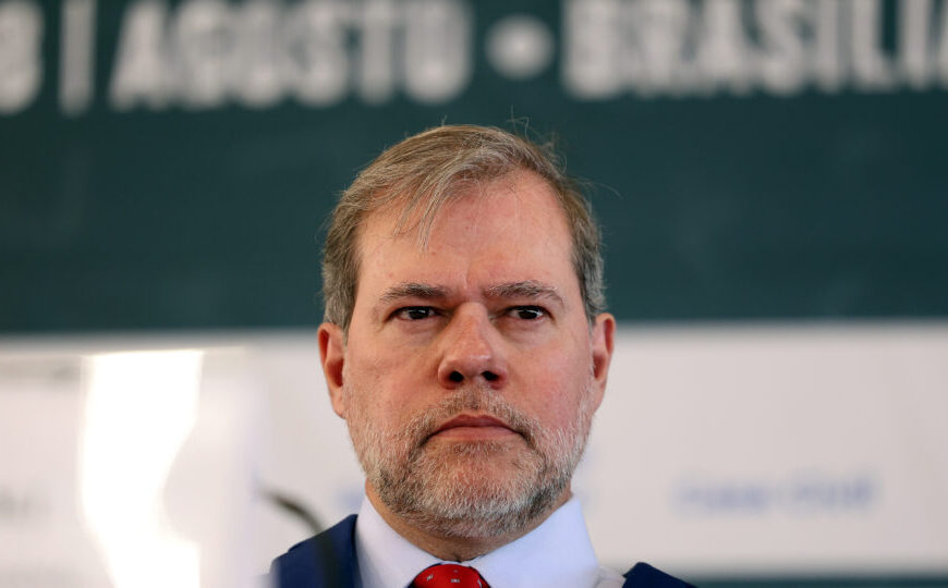 Suspeitas sobre hotel de luxo e retorno antecipado de Fachin aumentam pressão sobre Toffoli