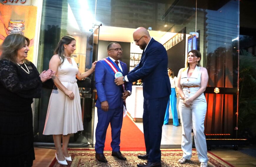 Entrega da faixa presidencial marca posse na Câmara de Ponta Porã