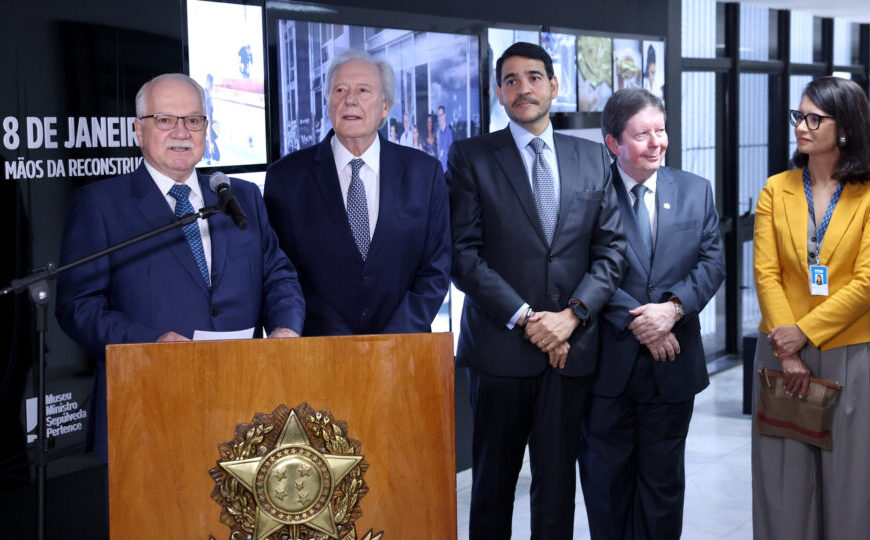 Fachin cita “sacrifícios pessoais” de Moraes e diz que 8 de janeiro foi “premeditado”