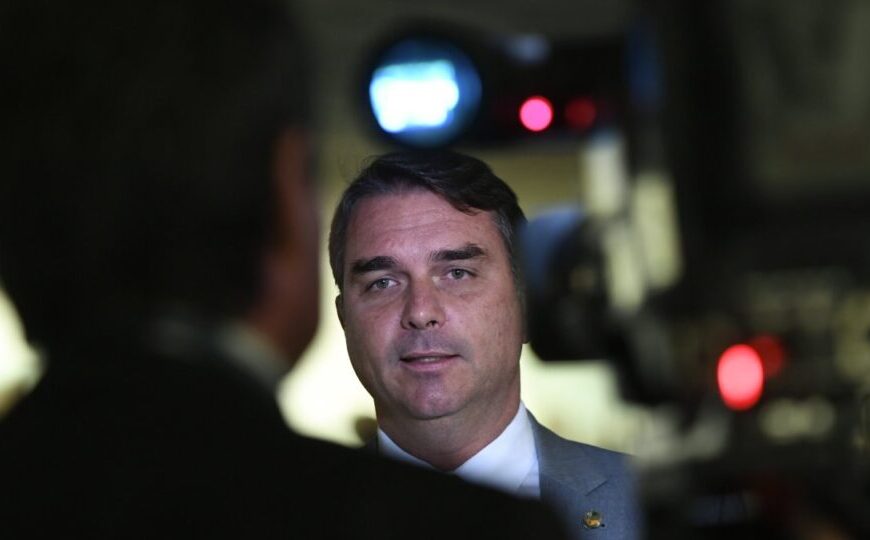 Flávio Bolsonaro reforça a candidatura e busca unidade com a centro-direita