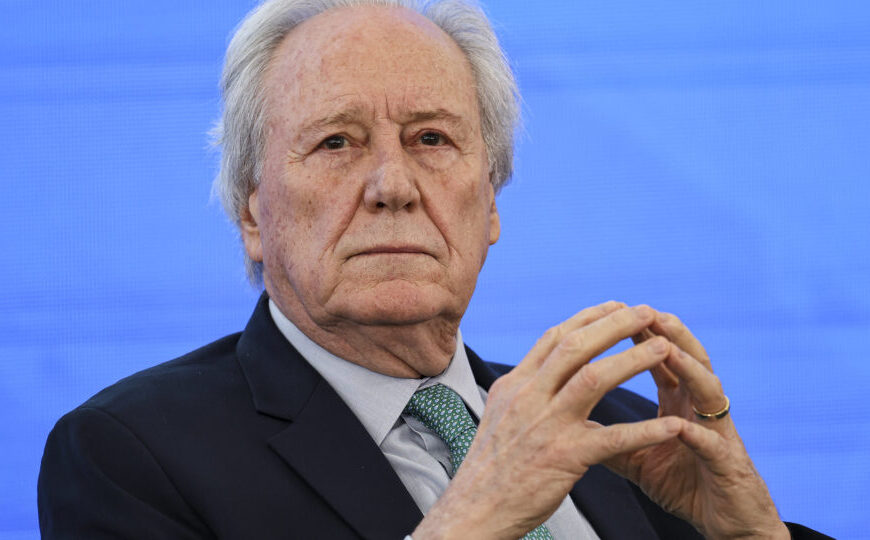 Comissão libera Lewandowski a advogar sem quarentena, mas impõe restrição em casos da PF