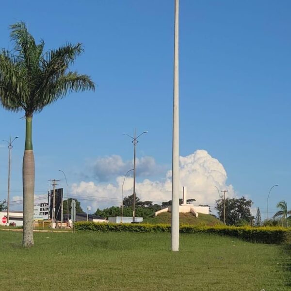 Sol entre nuvens neste domingo na fronteira