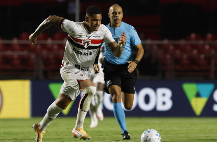 São Paulo vira sobre o Flamengo pelo Brasileirão e alivia crise