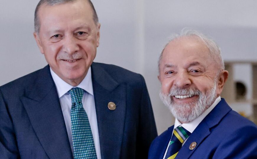 Lula fala com presidente da Turquia sobre situação em Gaza