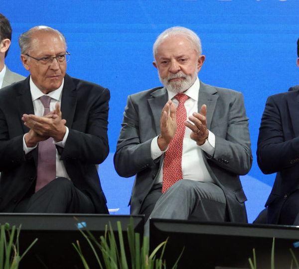 Ao lado de Motta, Lula defende convivência civilizada&hellip;