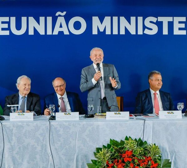 Congresso independente e falhas na articulação encurralam Lula&hellip;