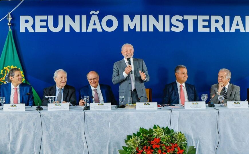 Congresso independente e falhas na articulação encurralam Lula em ano eleitoral