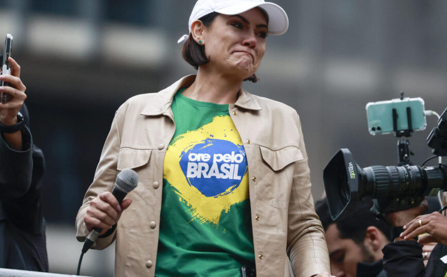 Michelle agradece à PF e visita Bolsonaro na Papudinha