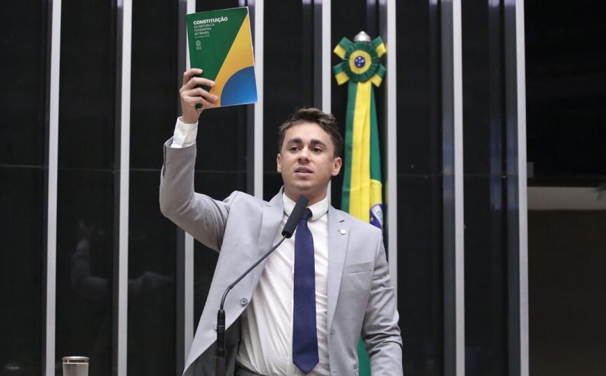 Vídeo sobre pix gera ofensiva judicial da esquerda contra Nikolas Ferreira