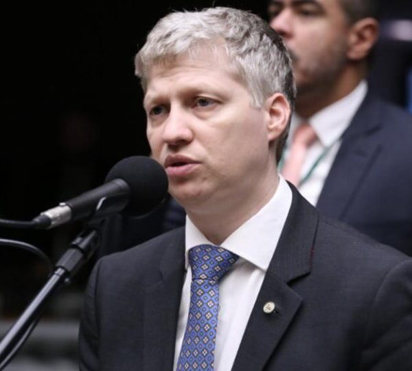 Oposição aciona STF com pedido de tornozeleira eletrônica&hellip;