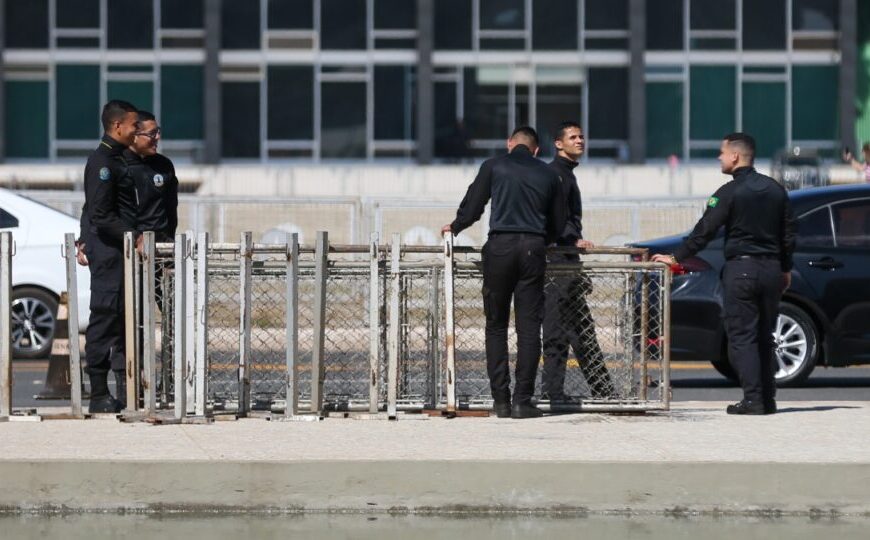 Governo Lula volta a cercar Palácio do Planalto por possibilidade de protestos